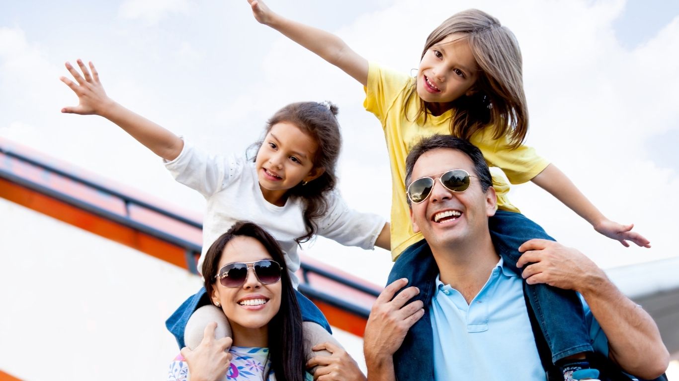 How to Choose Between a Holiday Package and Self-Planned Trip