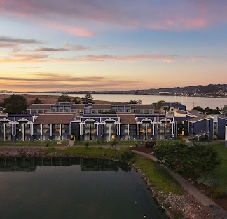 DoubleTree by Hilton Hotel Berkeley Marina